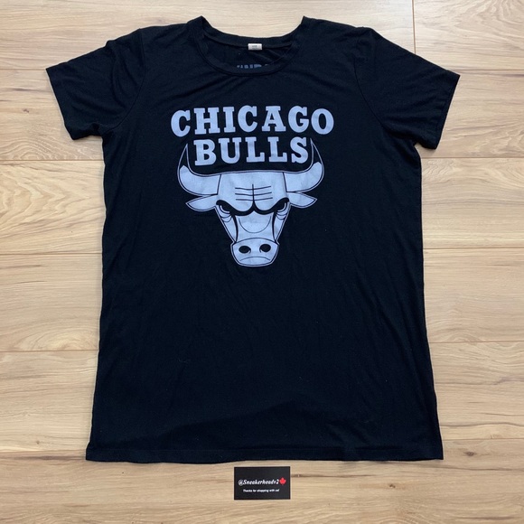 ▪️▫️Chicago Bulls Logo Tee (Sz L) - Picture 1 of 4